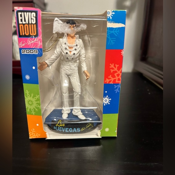 ELVIS PRESLEY MEMORABILIA - Picture 6 of 9